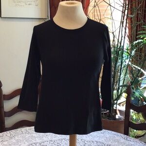 Long sleeve round neck black top.